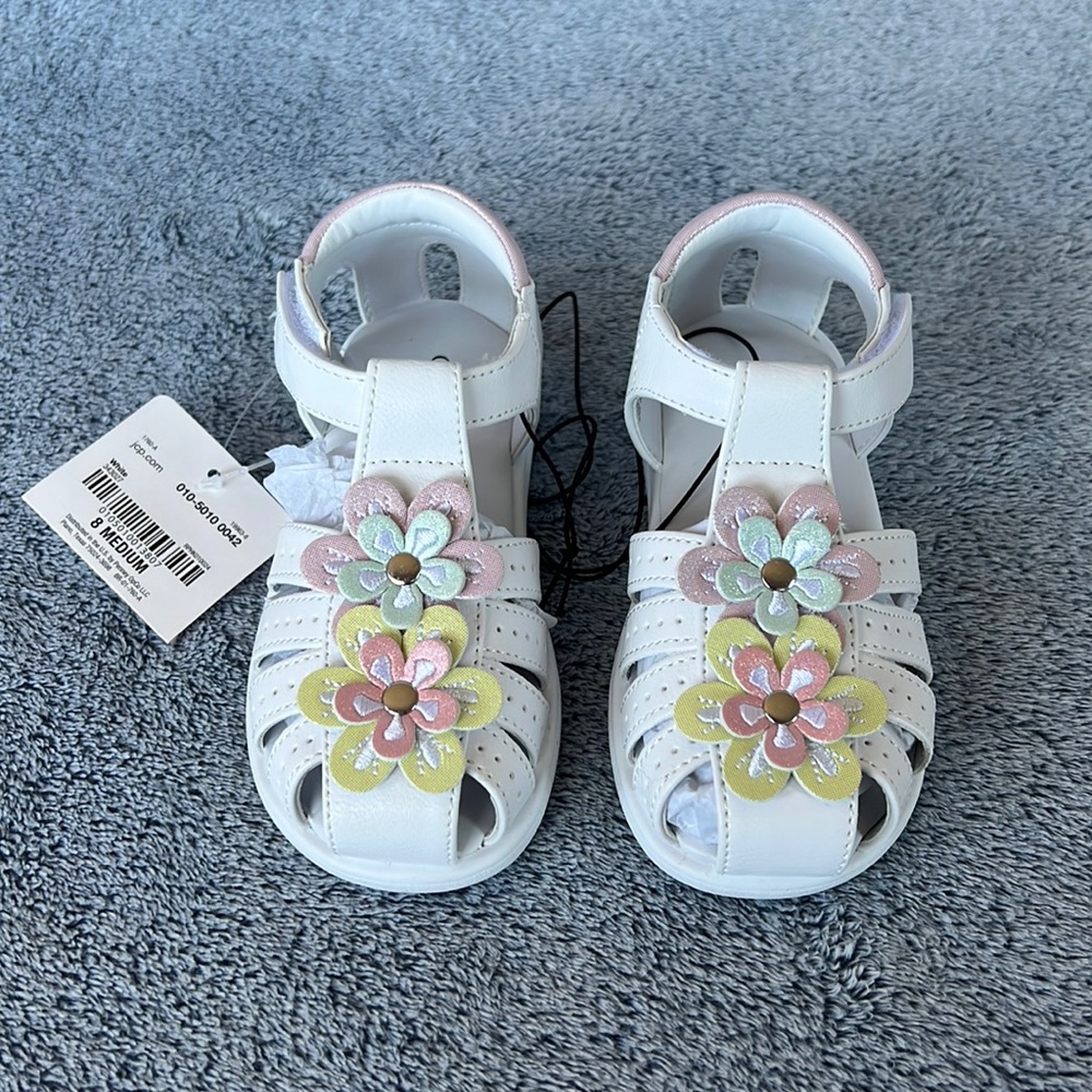 Strap sandals